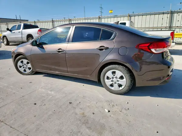 3KPFK4A7XHE140311 2017 KIA FORTE - Image 2