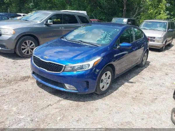 3KPFK4A7XHE142673 2017 KIA FORTE - Image 2