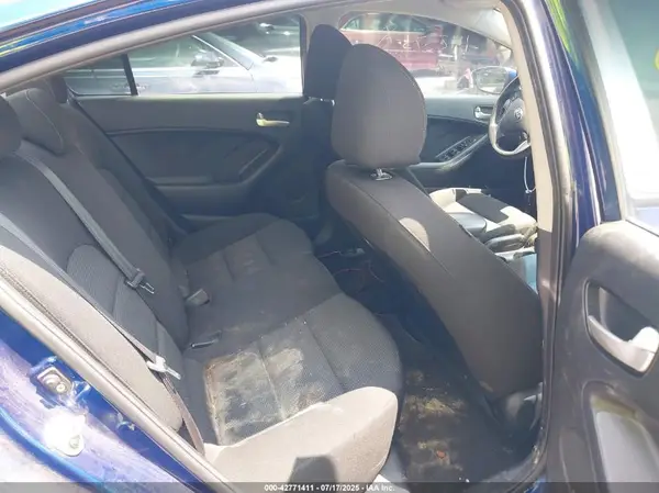 3KPFK4A7XHE142673 2017 KIA FORTE - Image 8