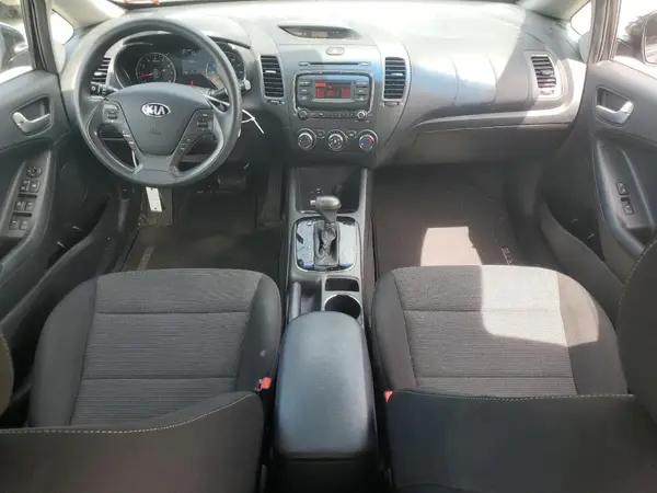 3KPFK4A7XHE143256 2017 KIA FORTE - Image 8