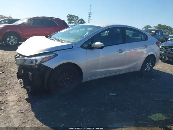 3KPFK4A7XHE143371 2017 KIA FORTE - Image 2