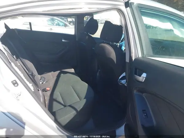 3KPFK4A7XHE143371 2017 KIA FORTE - Image 8