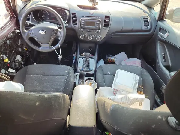 3KPFK4A7XHE143855 2017 KIA FORTE - Image 8