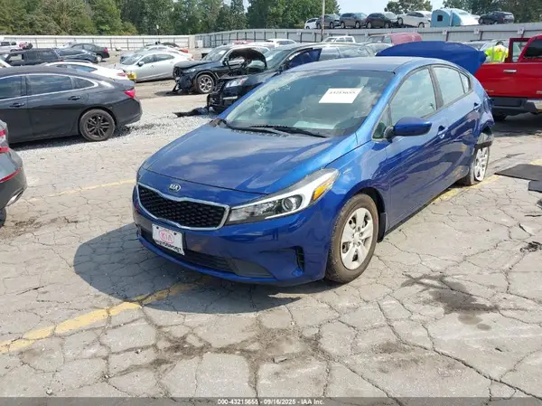 3KPFK4A7XHE144262 2017 KIA FORTE - Image 2