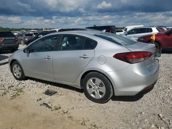 3KPFK4A7XHE144648 2017 KIA FORTE - Image 2