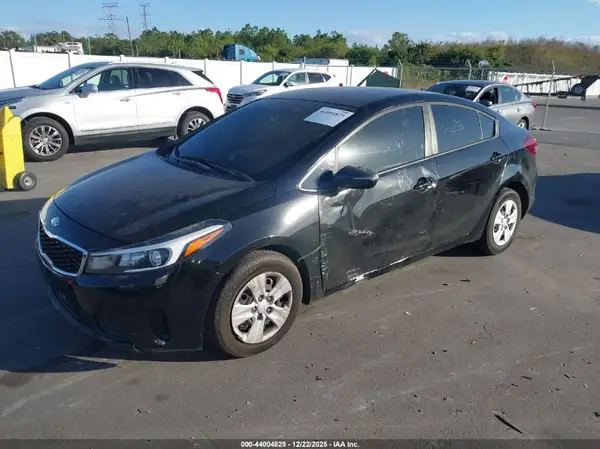3KPFK4A7XHE145217 2017 KIA FORTE - Image 2