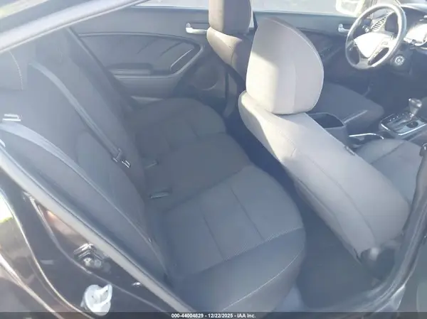 3KPFK4A7XHE145217 2017 KIA FORTE - Image 8