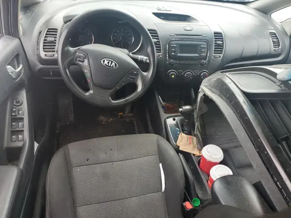 3KPFK4A7XHE146156 2017 KIA FORTE - Image 8