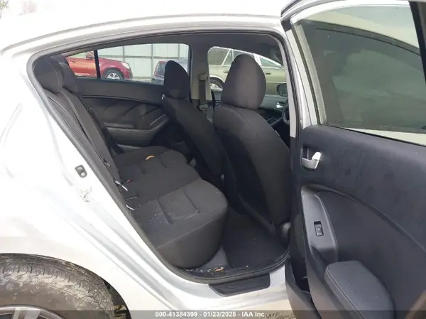 3KPFK4A7XHE148327 2017 KIA FORTE - Image 8