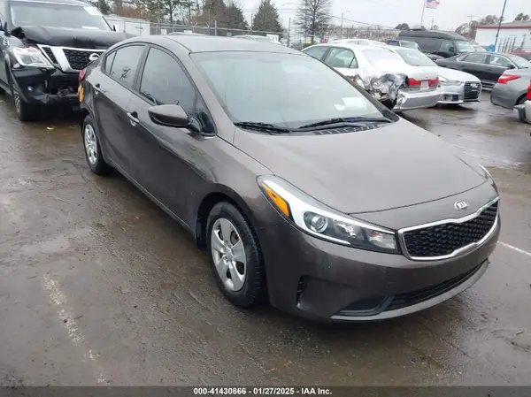 3KPFK4A7XHE150305 2017 KIA FORTE - Image 1