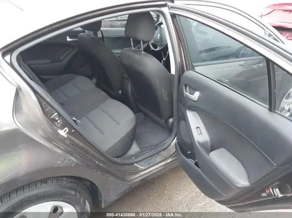 3KPFK4A7XHE150305 2017 KIA FORTE - Image 8