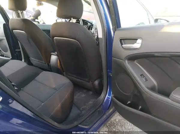 3KPFK4A7XHE151406 2017 KIA FORTE - Image 8