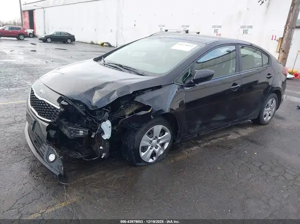 3KPFK4A7XHE152281 2017 KIA FORTE - Image 2