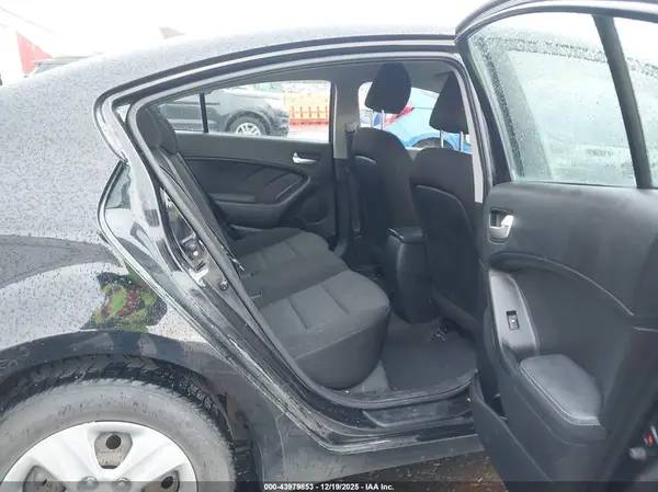3KPFK4A7XHE152281 2017 KIA FORTE - Image 8