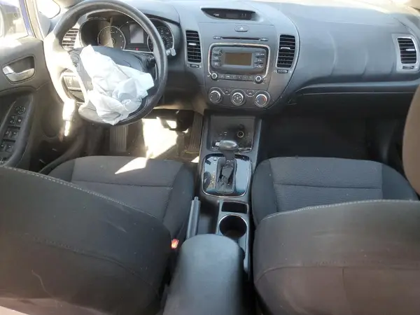 3KPFK4A7XHE152863 2017 KIA FORTE - Image 8