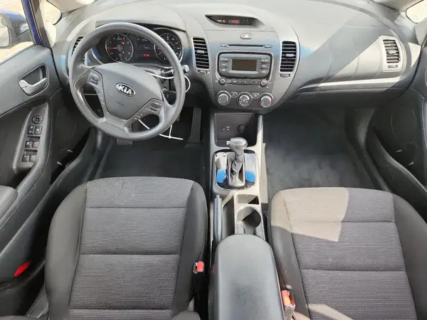 3KPFK4A7XHE153270 2017 KIA FORTE - Image 8