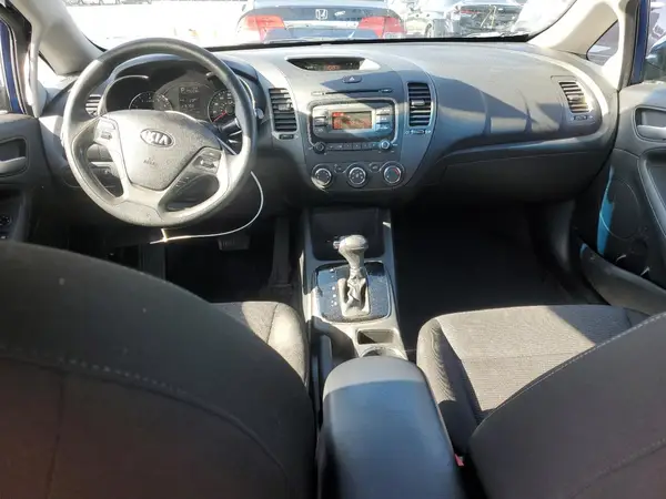 3KPFK4A7XHE153320 2017 KIA FORTE - Image 8