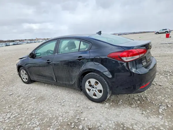 3KPFK4A7XHE154046 2017 KIA FORTE - Image 2
