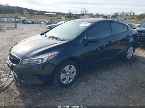 3KPFK4A7XHE154063 2017 KIA FORTE - Image 2