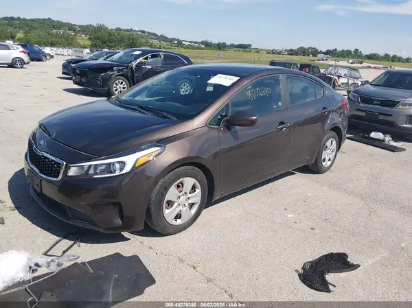3KPFK4A7XHE156198 2017 KIA FORTE - Image 2