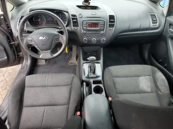 3KPFK4A7XHE156203 2017 KIA FORTE - Image 8