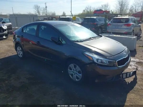 3KPFK4A7XHE156816 2017 KIA FORTE - Image 1