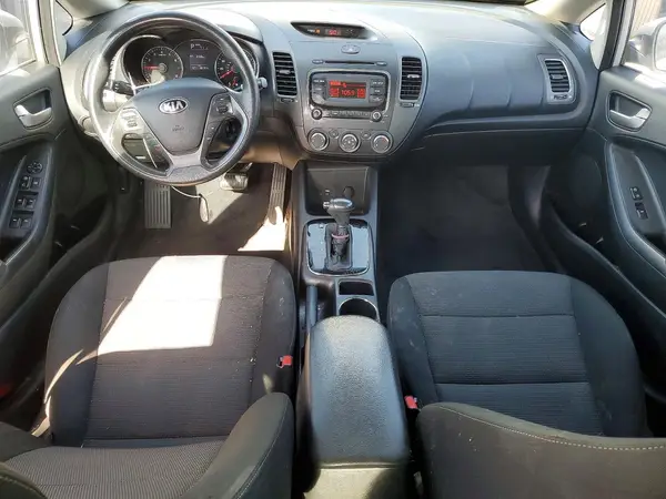 3KPFK4A7XHE156993 2017 KIA FORTE - Image 8