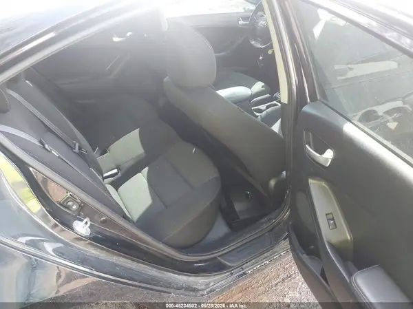 3KPFK4A7XHE158341 2017 KIA FORTE - Image 8