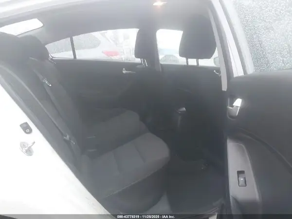 3KPFK4A7XHE158985 2017 KIA FORTE - Image 8