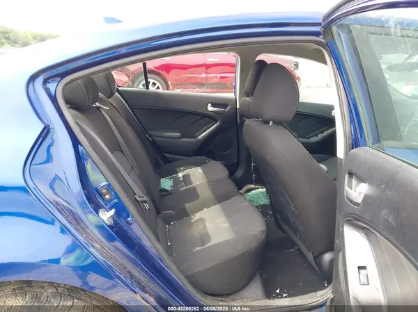 3KPFK4A7XHE159019 2017 KIA FORTE - Image 8