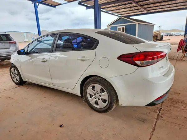 3KPFK4A7XHE159716 2017 KIA FORTE - Image 2
