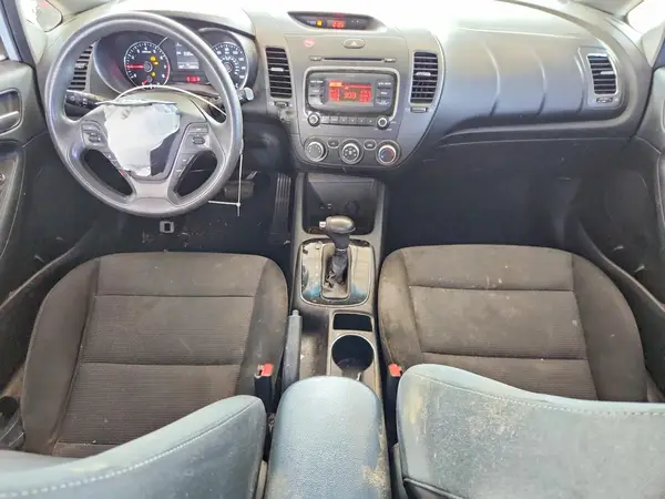 3KPFK4A7XHE159716 2017 KIA FORTE - Image 8