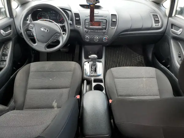 3KPFK4A7XHE160249 2017 KIA FORTE - Image 8