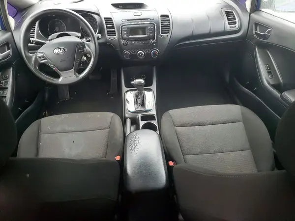 3KPFK4A7XHE161076 2017 KIA FORTE - Image 8