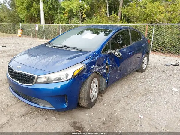 3KPFK4A7XHE161563 2017 KIA FORTE - Image 2