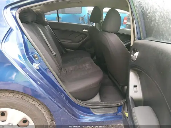 3KPFK4A7XHE161563 2017 KIA FORTE - Image 8