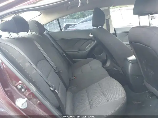 3KPFK4A7XJE167109 2018 KIA FORTE - Image 8