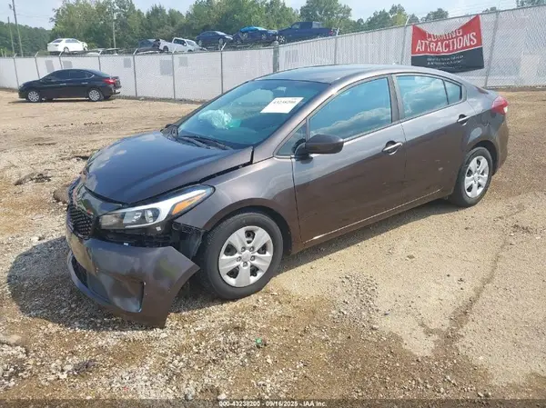3KPFK4A7XJE167952 2018 KIA FORTE - Image 2
