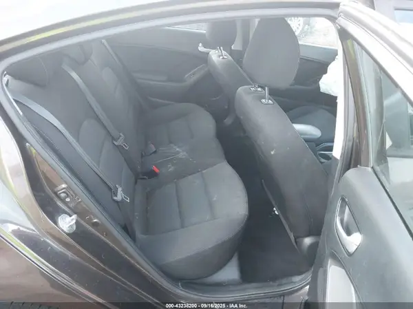 3KPFK4A7XJE167952 2018 KIA FORTE - Image 8