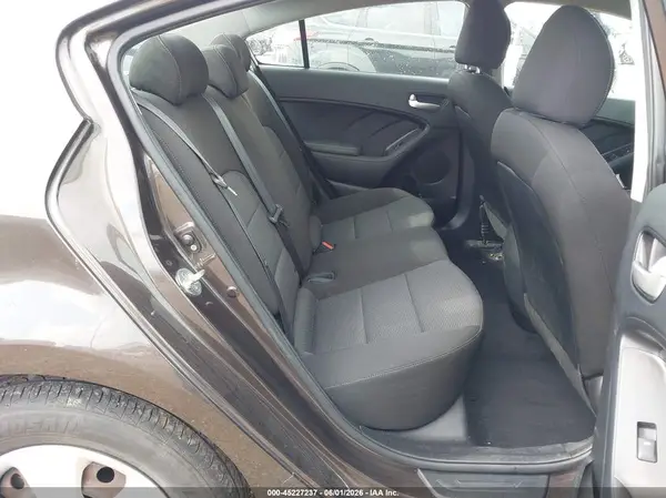 3KPFK4A7XJE168504 2018 KIA FORTE - Image 8