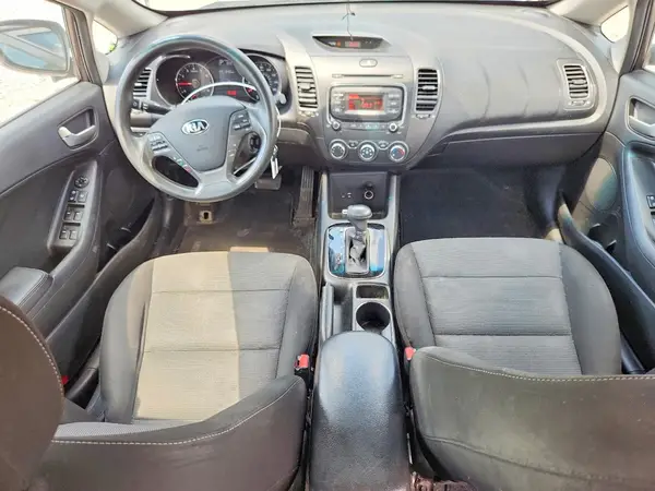 3KPFK4A7XJE170480 2018 KIA FORTE - Image 8
