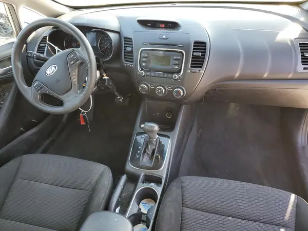 3KPFK4A7XJE171421 2018 KIA FORTE - Image 8