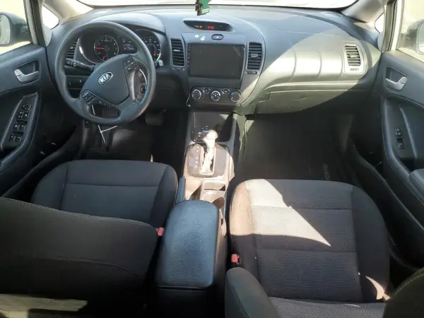 3KPFK4A7XJE171581 2018 KIA FORTE - Image 8
