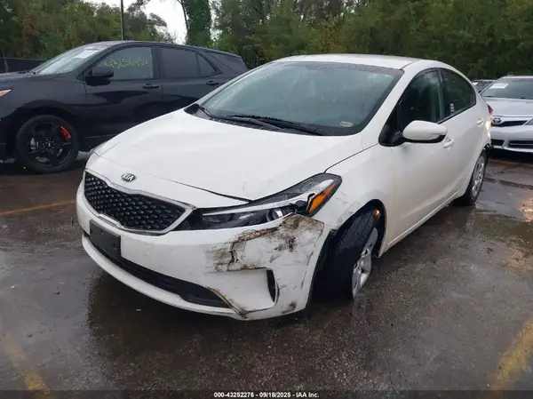 3KPFK4A7XJE174528 2018 KIA FORTE - Image 2