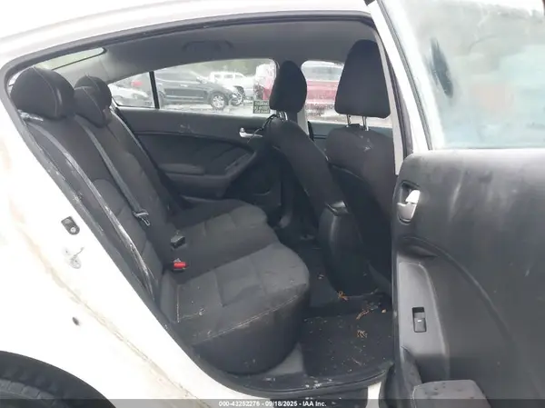 3KPFK4A7XJE174528 2018 KIA FORTE - Image 8