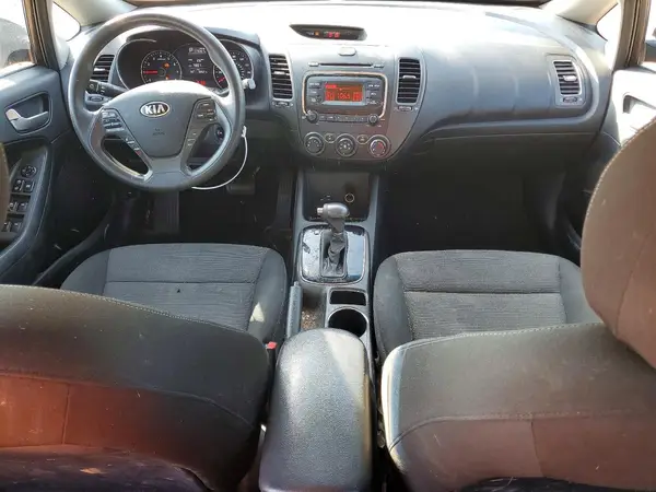 3KPFK4A7XJE175355 2018 KIA FORTE - Image 8