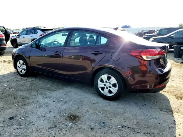 3KPFK4A7XJE175663 2018 KIA FORTE - Image 2