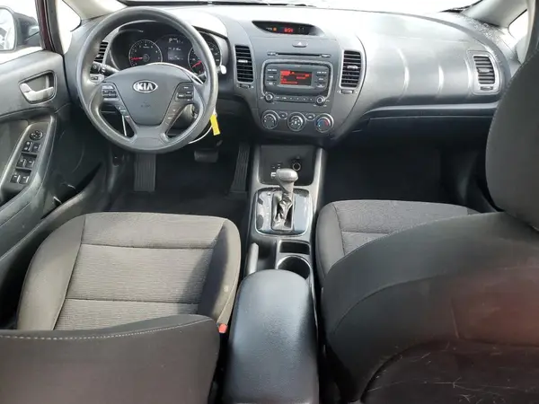 3KPFK4A7XJE175663 2018 KIA FORTE - Image 8