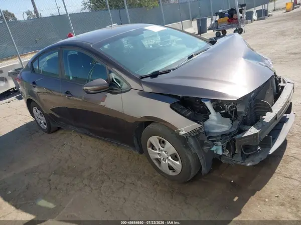 3KPFK4A7XJE177056 2018 KIA FORTE - Image 1