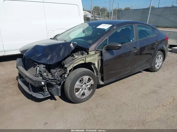 3KPFK4A7XJE177056 2018 KIA FORTE - Image 2